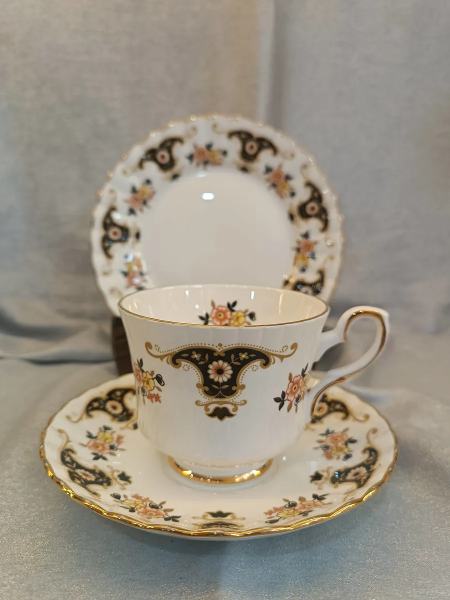 Vintage Porselen Çay Takımı - Çiçek ve Altın Detaylı